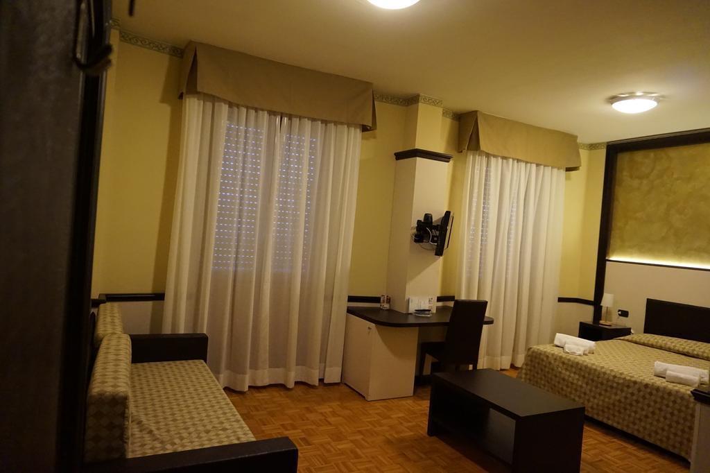 Hotel Astoria Fidenza Bilik gambar