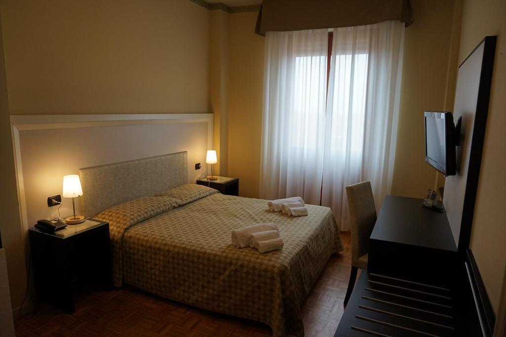 Hotel Astoria Fidenza Bilik gambar