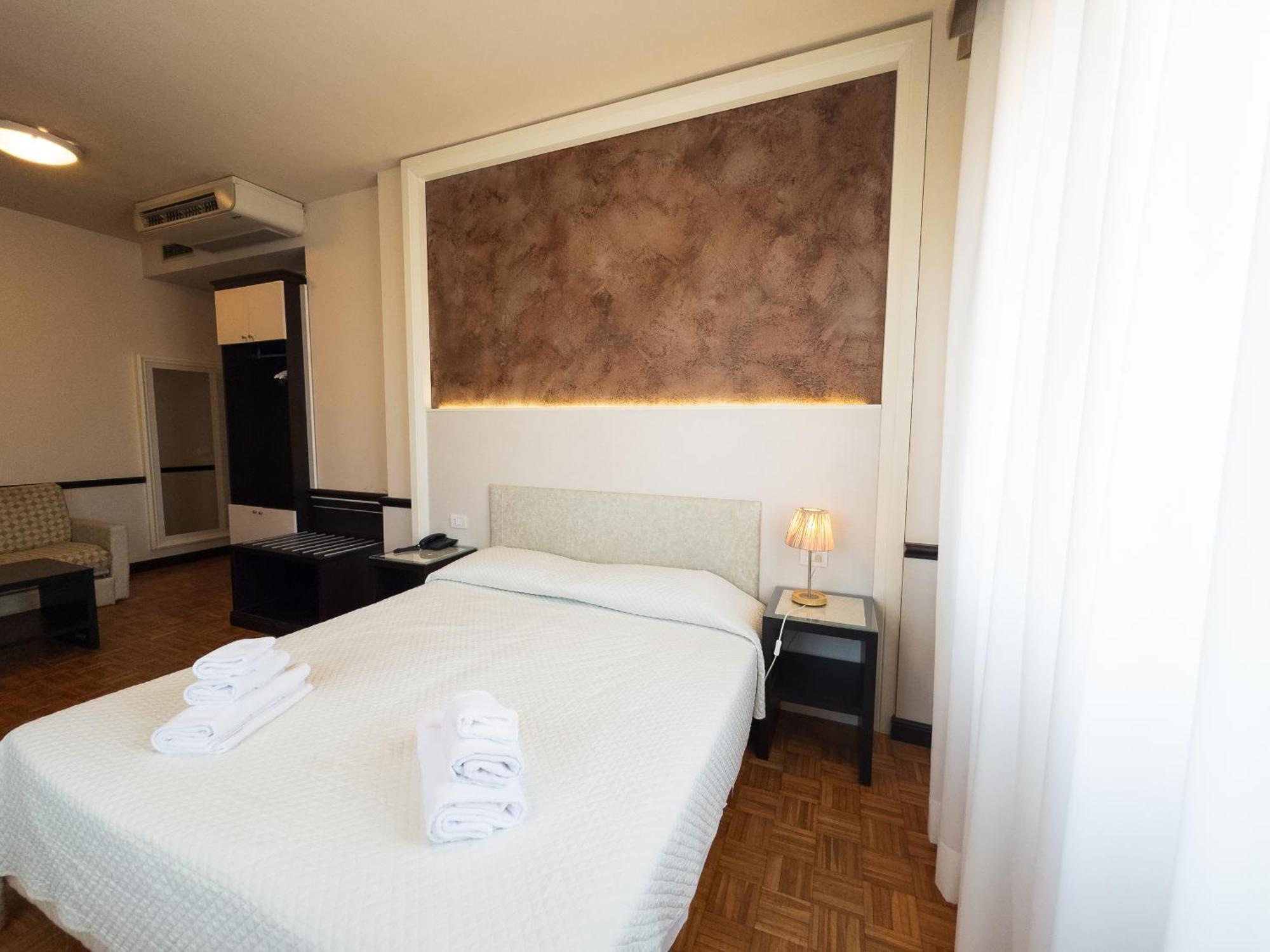 Hotel Astoria Fidenza Luaran gambar